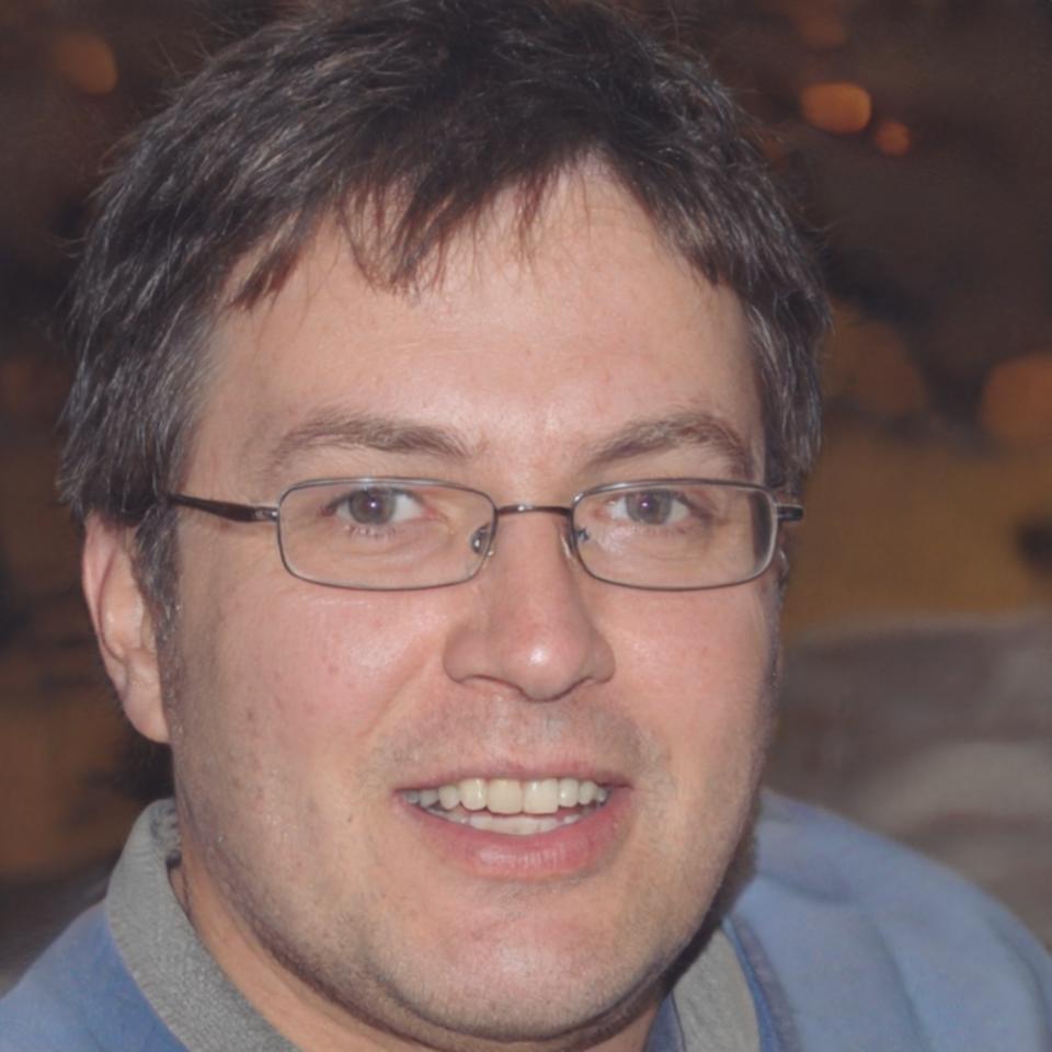 Carlos Mendoza, Director Financiero